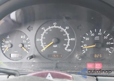 1999 Mercedes-Benz Ml 320 z USA, uszkodzony, nr VIN 4JGAB54E7XA066742